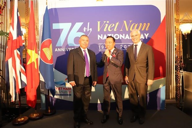 Vietnamese-origin professor knighted by Queen Elizabeth II